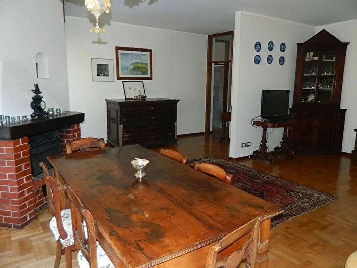 Appartamento quadrilocale in vendita in Via Stelvio Sondrio Sondrio, Sondrio