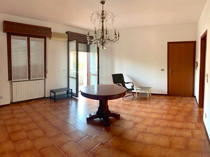 Appartamento trilocale in affitto in Via Palermo, San Leonardo, Parma