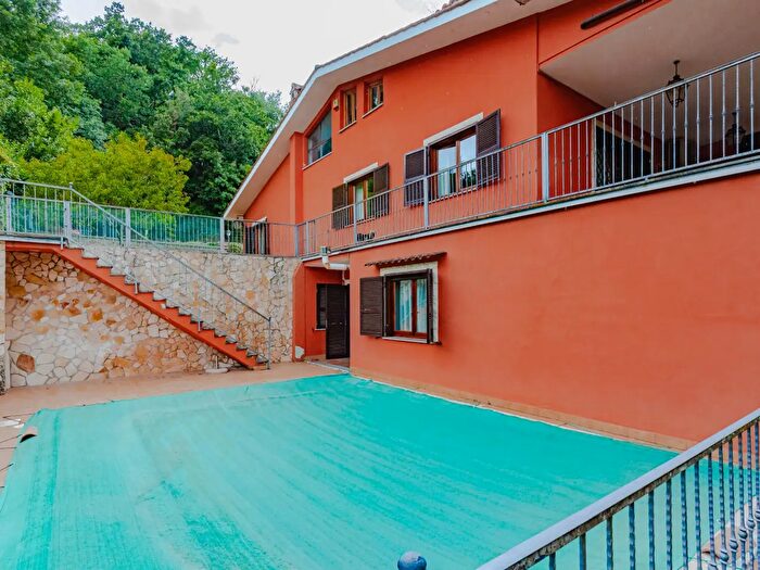Casa con 7 locali in vendita in Via Colle dell'Ara, Riano