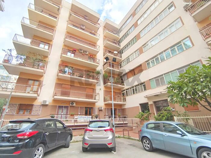 Appartamento con 6 locali in vendita in Palermo