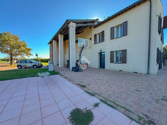 Casa con 5 locali in vendita in Via Paradigna, Parma