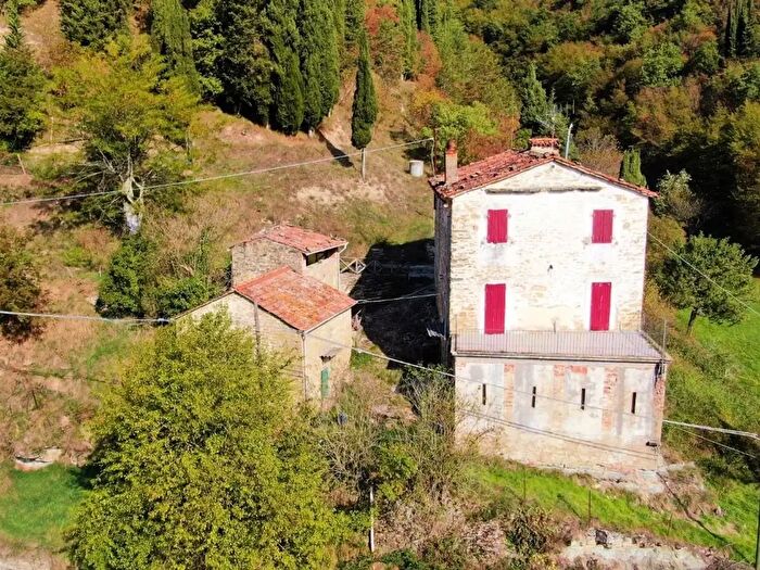 Casa con 7 locali in vendita in Marradi