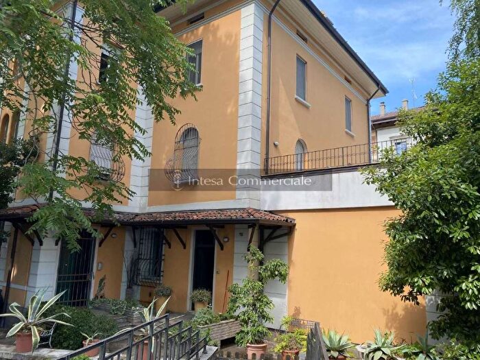 Appartamento trilocale in affitto in Loggia Garibaldi, Brescia