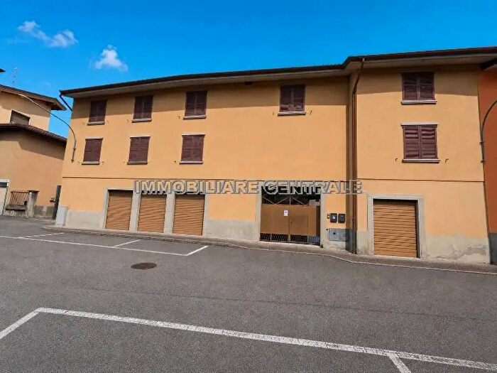 Casa con 16 locali in vendita in PZza Vittorio Veneto, Bolgare
