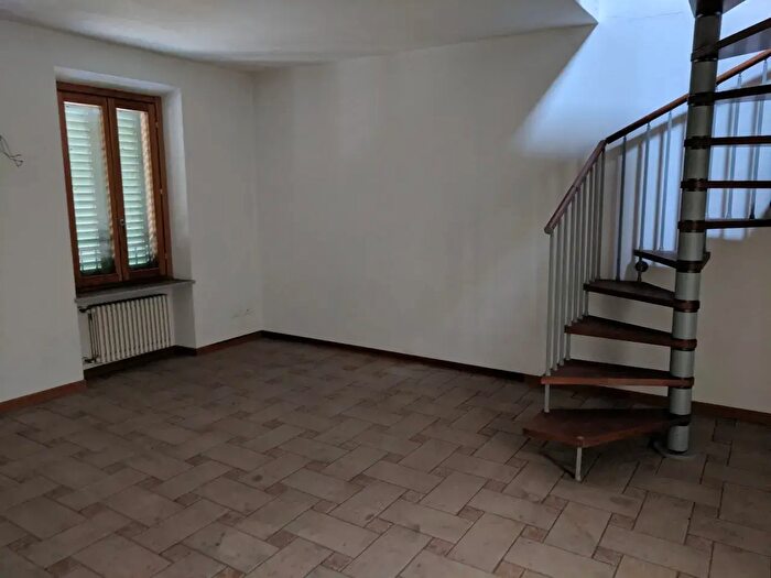 Appartamento bilocale in vendita in Via Emilia, Broni