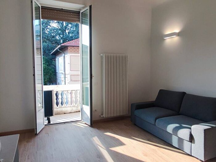 Appartamento trilocale in affitto in Via Eligio Brigatti, Baggio, Milano