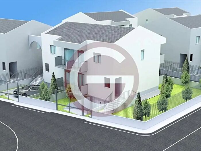 Casa con 10 locali in vendita in Taurianova