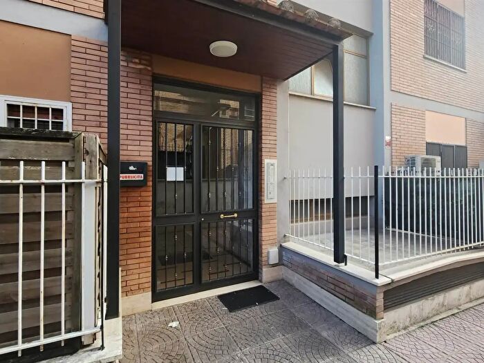 Appartamento trilocale in affitto in Via dei Sesami, Roma