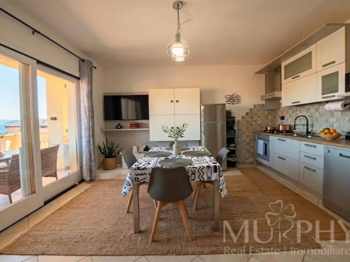Appartamento trilocale in vendita in Via Don Vico, La Maddalena