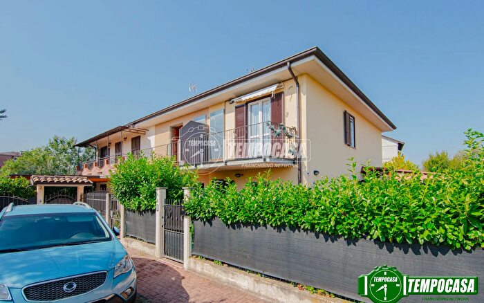 Casa quadrilocale in vendita in Via Nilde Iotti, Casei Gerola