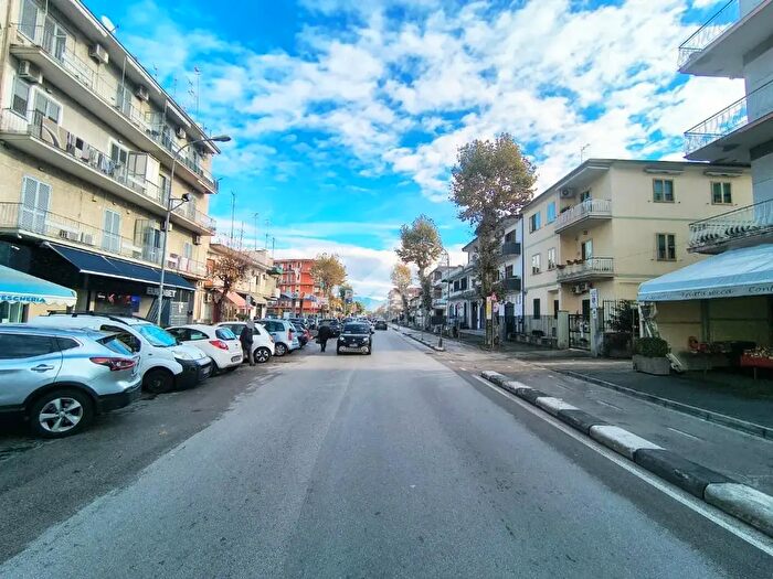 Appartamento trilocale in vendita in Via Mauro Leone, Pomigliano DArco