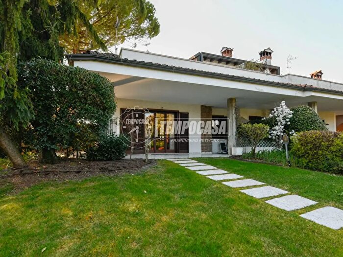 Casa quadrilocale in vendita in Via Daller Bianca, Soiano Del Lago