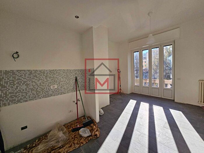 Appartamento trilocale in affitto in Piazza Giuseppe Grandi, Porta Vittoria, Milano