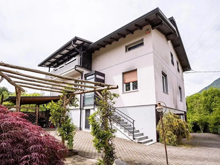 Casa con 10 locali in vendita in Via Valganna, Rancio Valcuvia