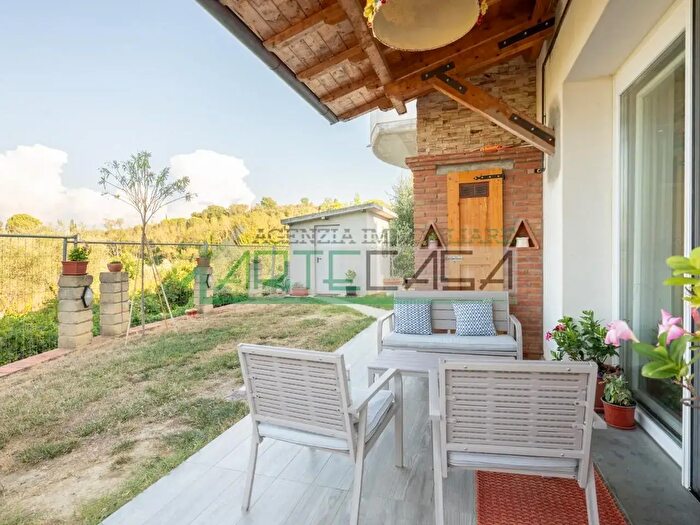 Casa con 5 locali in vendita in Terricciola