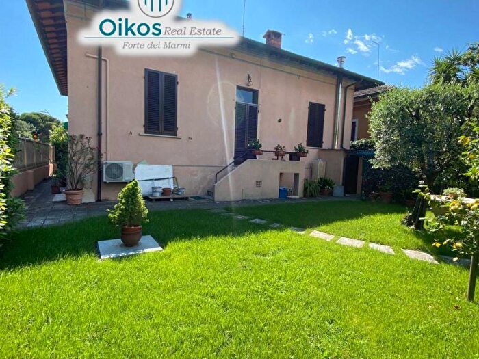 Casa con 6 locali in affitto in Via Torino, Centro, Forte dei Marmi