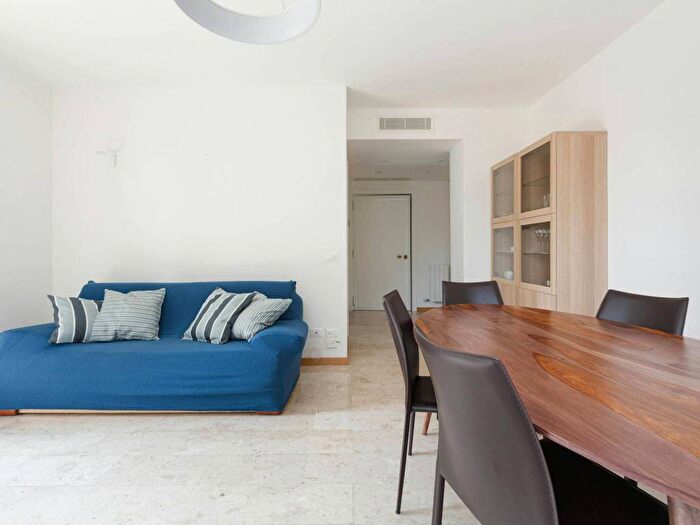 Appartamento trilocale in affitto in Piazza Francesco Carrara, Pezzotti Meda, Milano