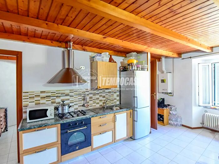 Appartamento bilocale in vendita in Via Giuseppe Parini, Erba