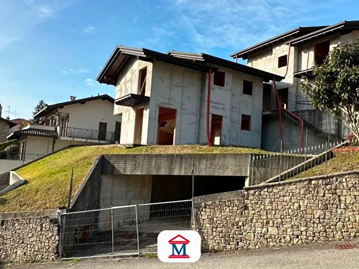 Casa con 7 locali in vendita in Via Leone XIII, Ponteranica