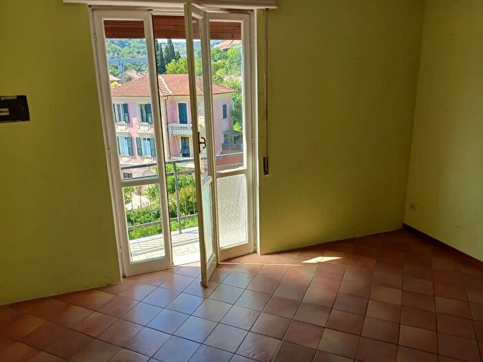 Appartamento con 5 locali in vendita in Via Artallo, Imperia