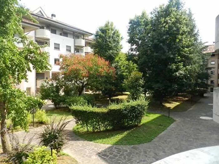 Appartamento trilocale in affitto in Via Cadorna, Vimercate