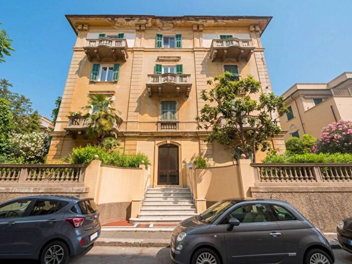 Appartamento quadrilocale in affitto in Via Pisa, Albaro, Genova