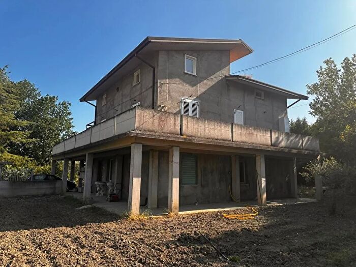 Casa con 5 locali in vendita in Contrada Guarenna Nuova, Casoli
