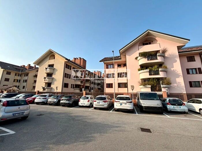 Appartamento trilocale in vendita in Via Bazzana Inferiore, Assago