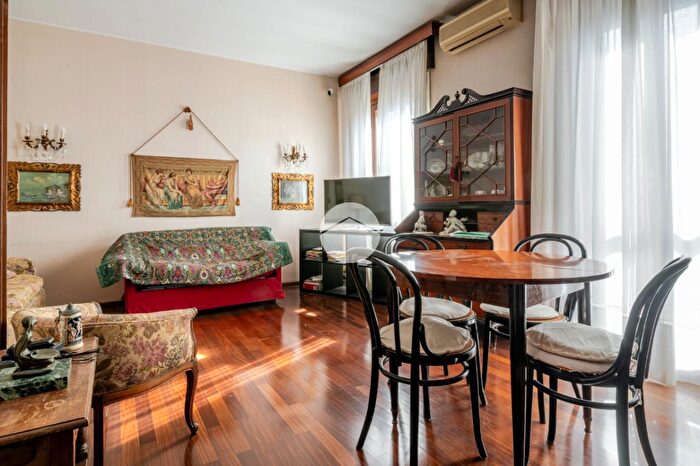 Appartamento trilocale in vendita in Roma Via della Giuliana, Roma