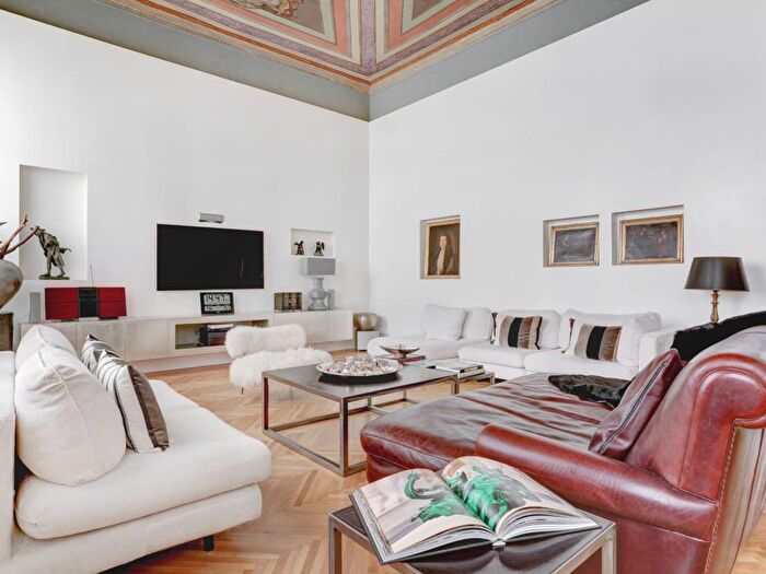 Appartamento con 6 locali in affitto in Piazza Borghese, Montecitorio, Roma