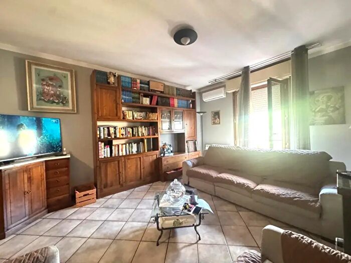 Appartamento con 6 locali in vendita in Bucine