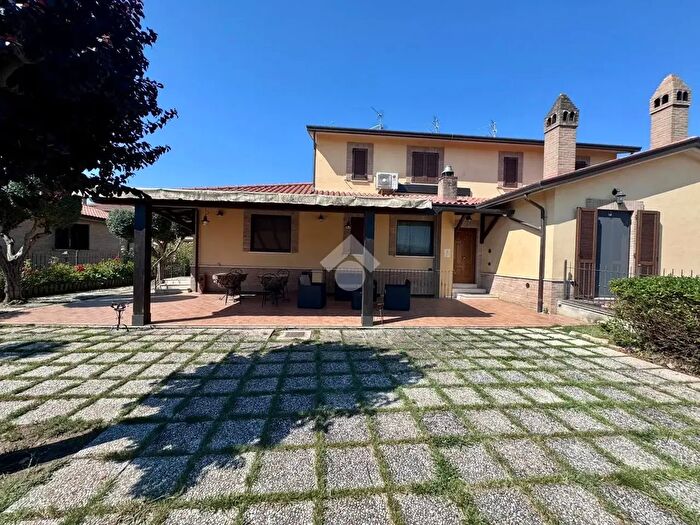 Casa con 9 locali in vendita in Via delle Fonti, Assisi