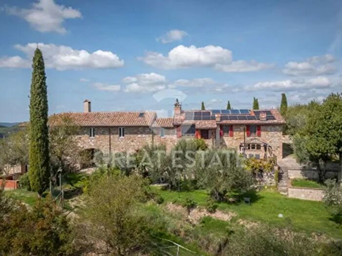 Casa con 6 locali in vendita in Corciano