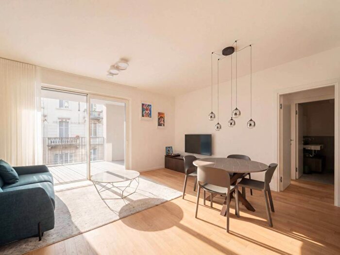 Appartamento bilocale in affitto in Via Ugo Bassi, Isola, Milano