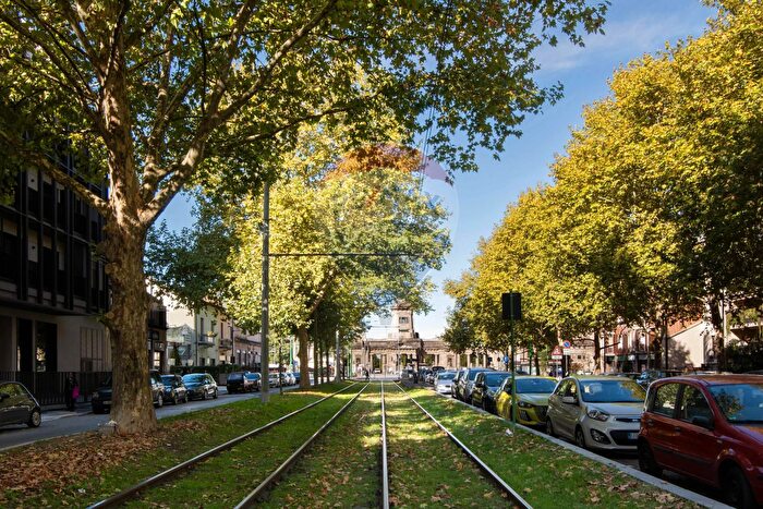 Appartamento quadrilocale in vendita in Viale Certosa, Milano