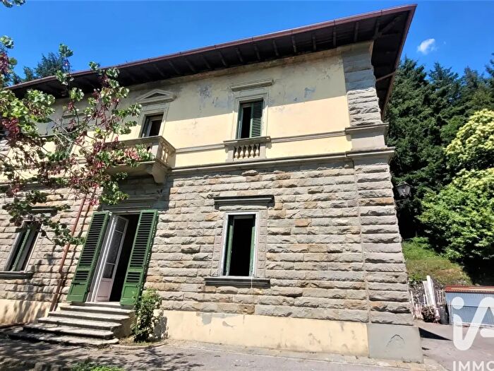 Casa con 15 locali in vendita in Via Roma, Vaglia