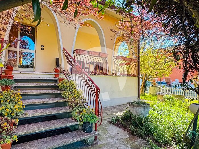 Casa con 8 locali in vendita in Via Giuseppe Mazzini, Cadelbosco Di Sopra