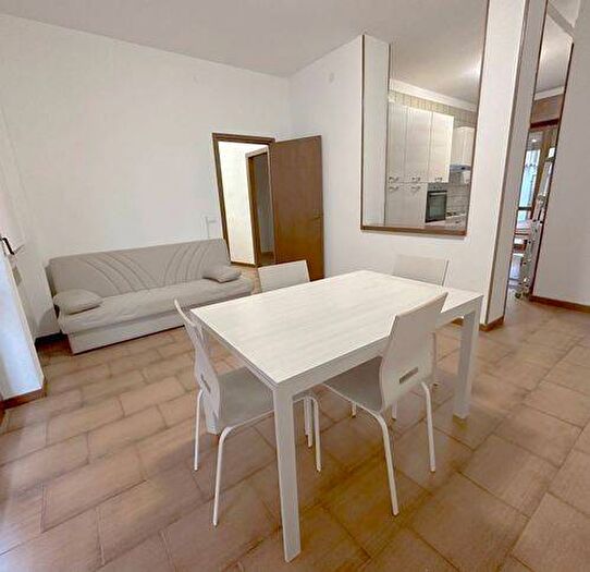 Appartamento trilocale in affitto in Via Cantarane, Veronetta, Verona