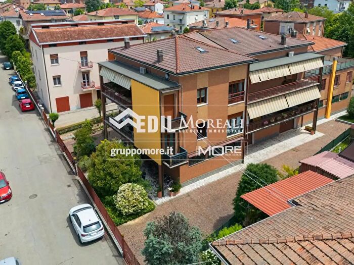 Appartamento con 5 locali in vendita in Via Alba, Modena