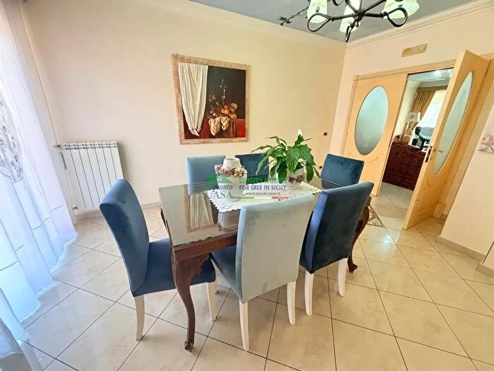 Appartamento con 7 locali in vendita in Via Cupoletti, Ragusa