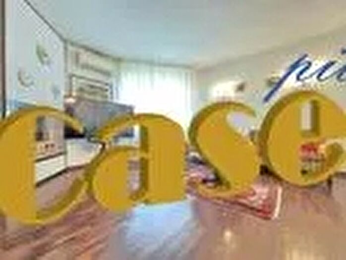 Casa con 11 locali in vendita in Camaiore