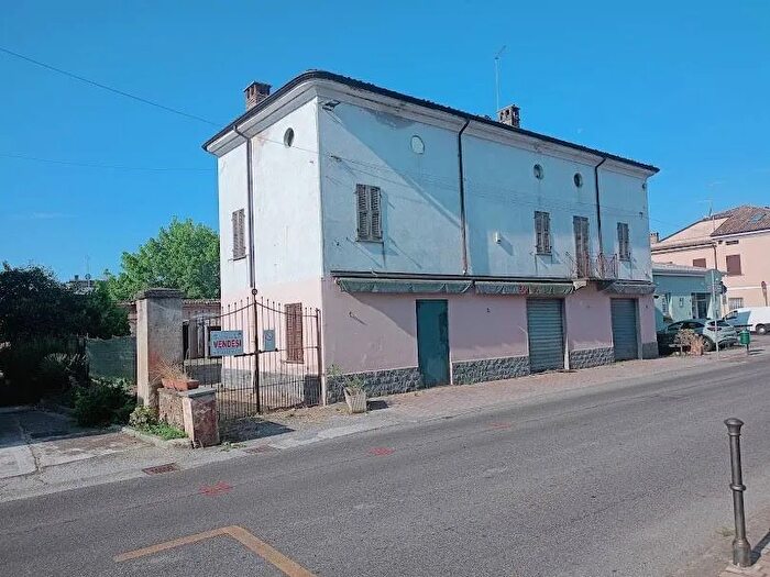 Casa con 9 locali in vendita in Via Agostino Depretis Bressana Bottarone, Bressana Bottarone