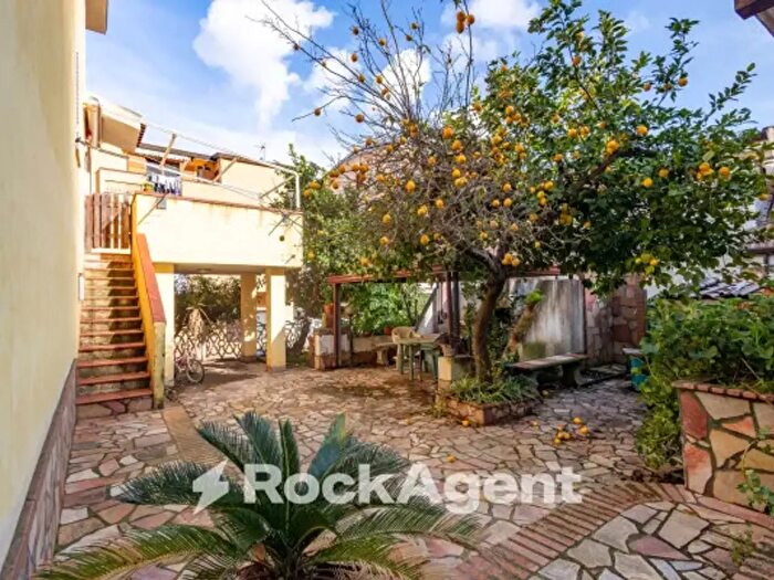 Casa con 6 locali in vendita in Via Angitola, Catanzaro