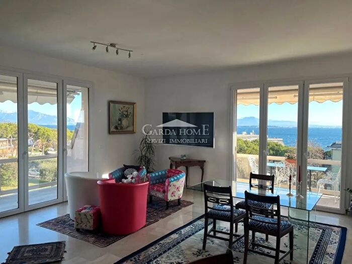 Appartamento quadrilocale in vendita in Lungolago Cesare Battisti, Desenzano Del Garda