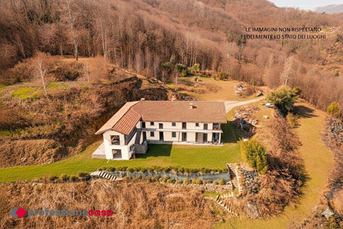 Casa con 9 locali in vendita in Via Massera, Prarostino