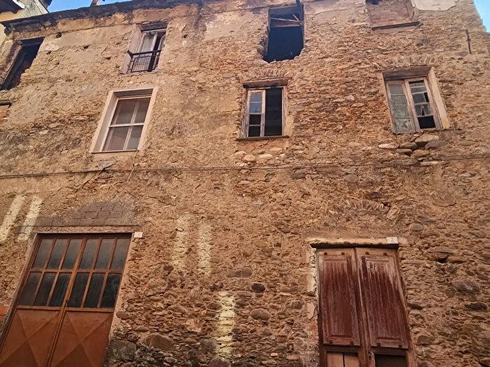 Casa con 9 locali in vendita in Via Curenna, Ortovero