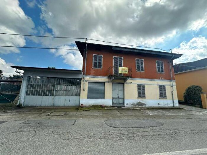 Casa con 6 locali in vendita in Via Borgo dAle, Alice Castello