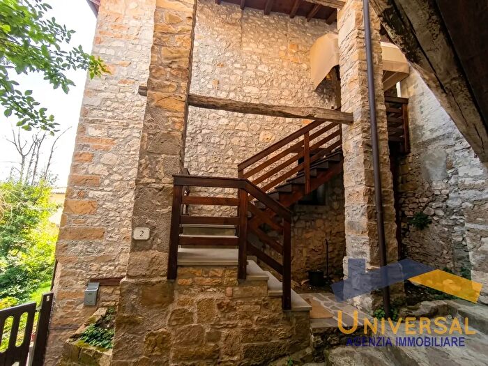 Casa con 5 locali in vendita in Via Colussi, Frisanco