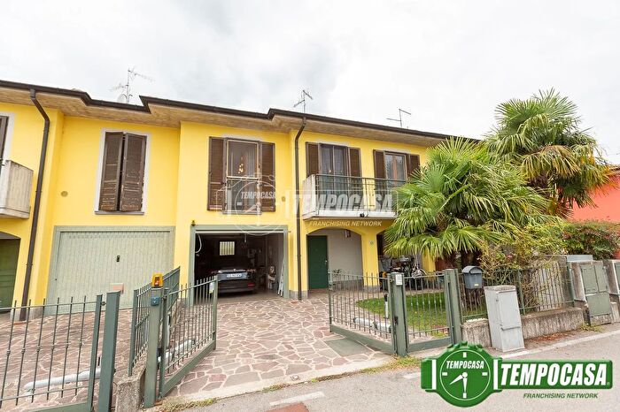 Casa quadrilocale in vendita in Via Don Milani, Romanengo