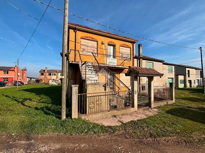 Casa con 6 locali in vendita in Via Gorzon Sinistro Inferiore, Stanghella